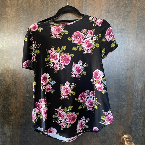 Like new beautiful women’s floral top - Picture 2 of 2